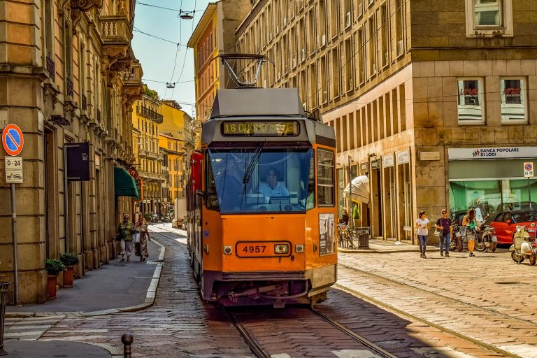 tram-3643269_1280